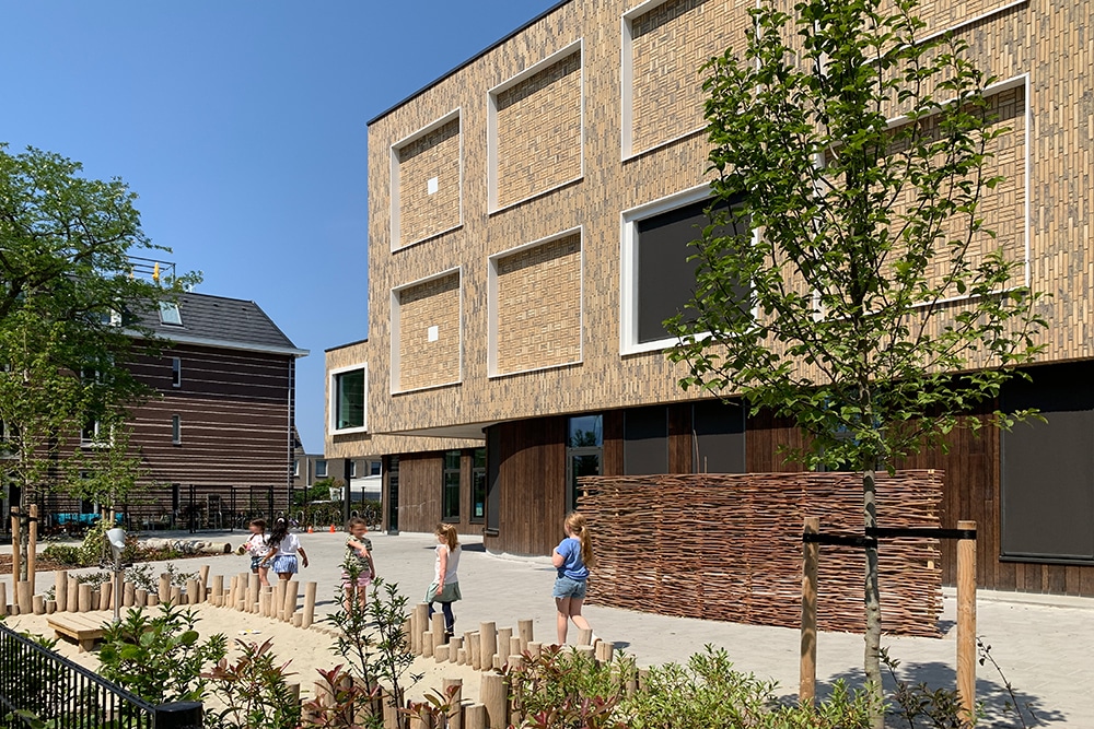 16 telescoop voorburg IKC Heeswijk school spring architecten exterieur met kinderen bewerkt