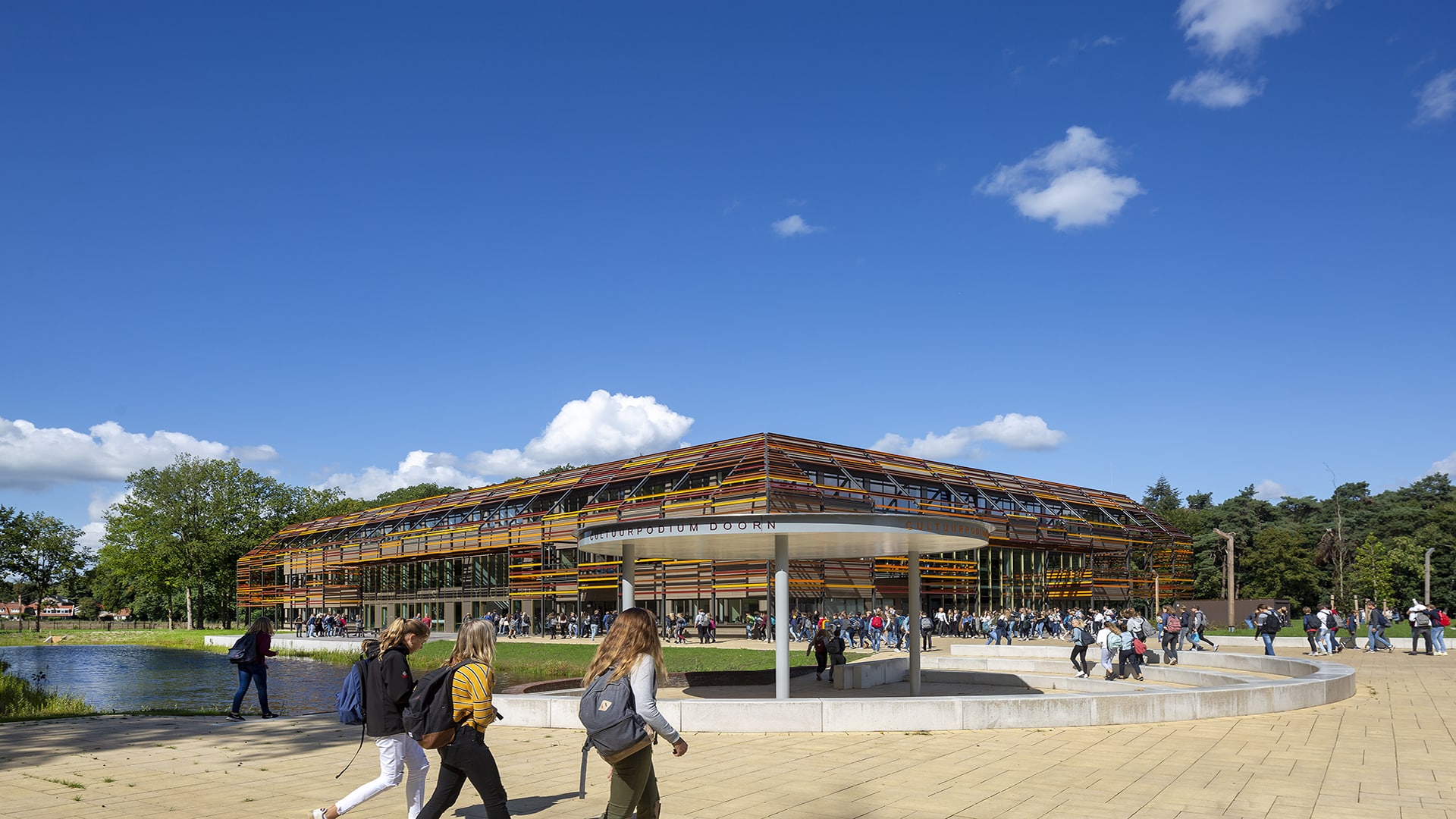 40 revius lyceum doorn school spring architecten exterieur schoolplein